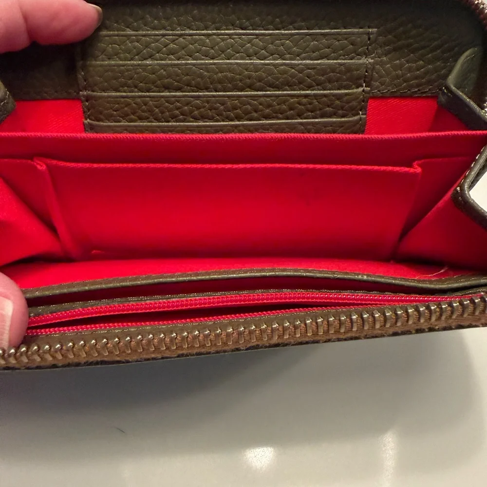 Dooney & Bourke Olive Green Leather Wallet - Picture 6 of 13